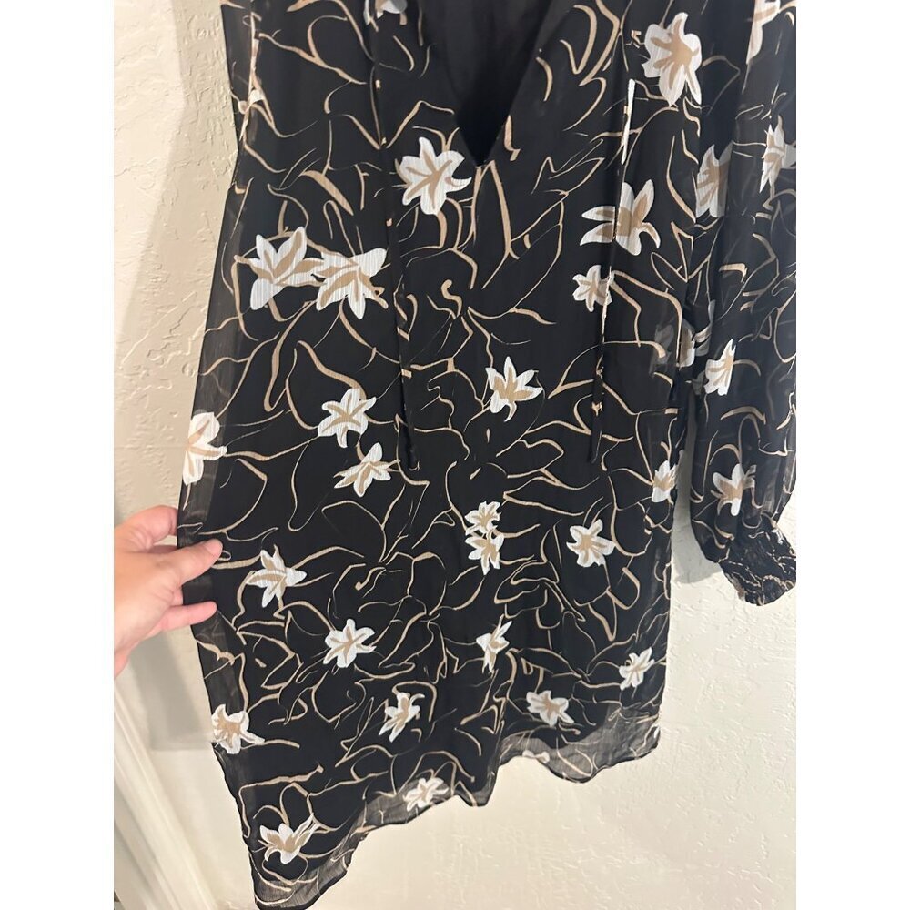 Elizabeth & James Y Black & White Gauzy Floral Long Sleeved Spring Mini Dress - Picture 6 of 11